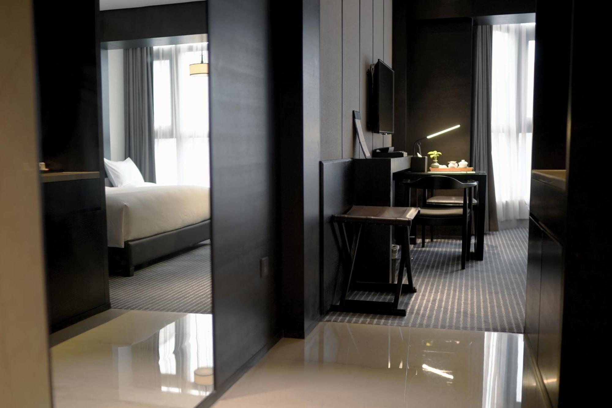 โรงแรม Xi'an Eastern House 5*